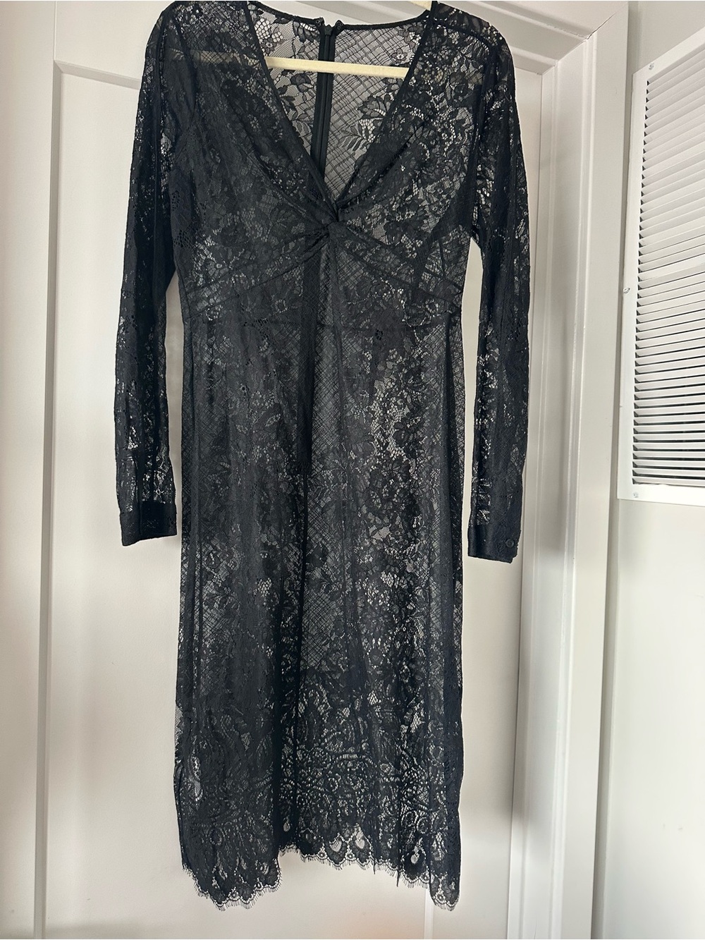 New BCBGMaxAzria , 8, top blouse dress Black Lace Twist-Front Long Sleeve Dress